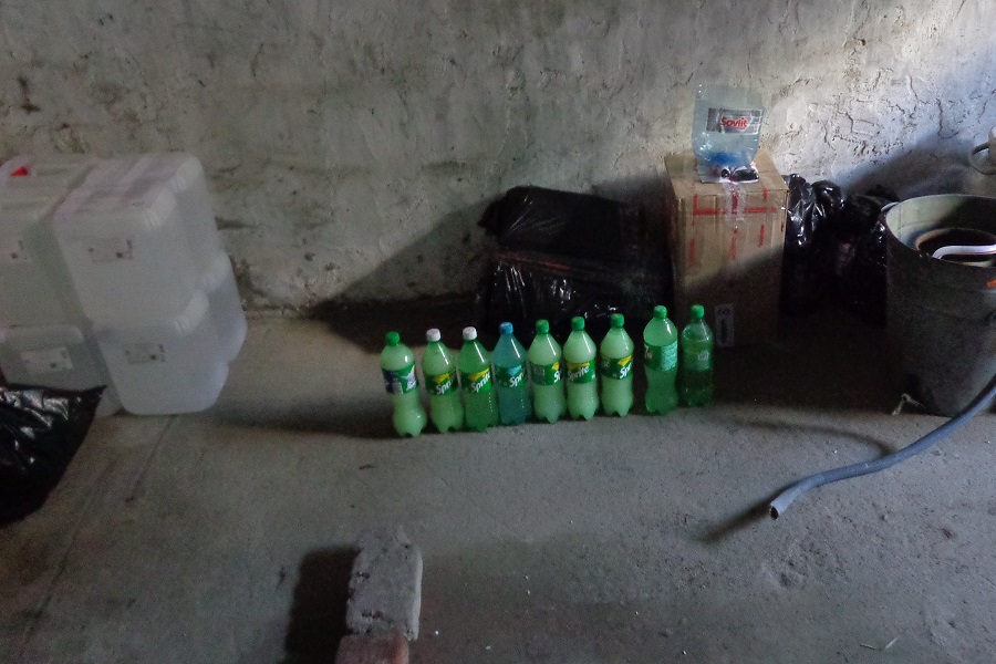 Суд вынес приговор пенсионерке и ее сыну за торговлю опасным для жизни самогоном