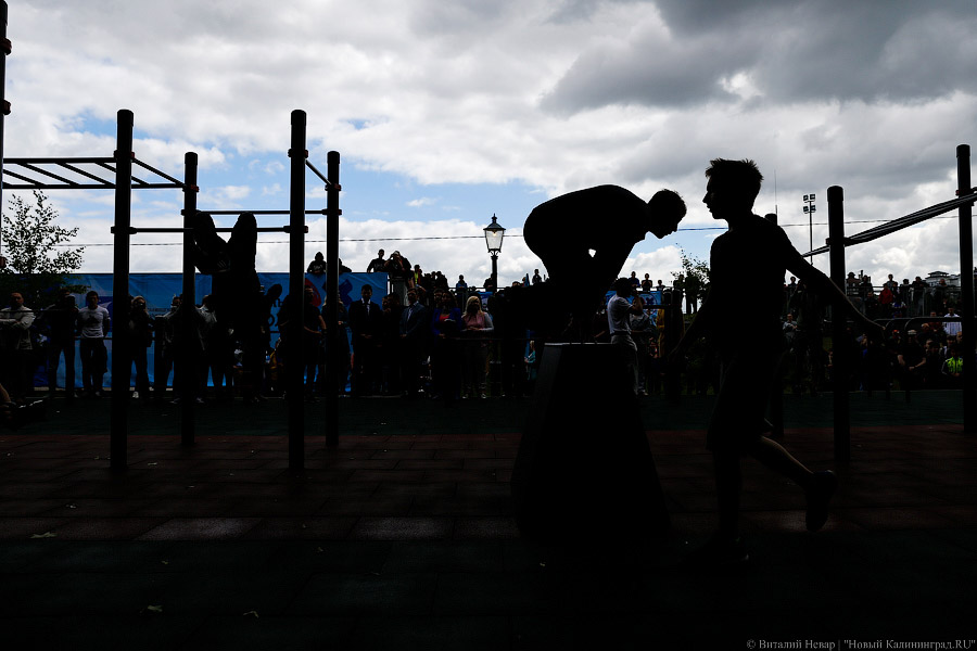 Воспитание улицей: как в Калининграде открывали площадку для воркаута