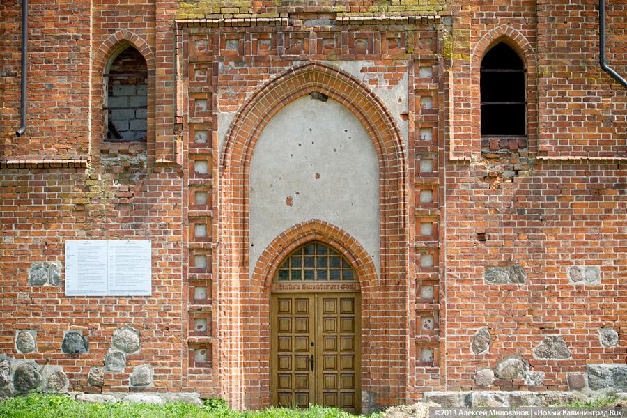 Протестанты и надгробия: кирху в пос. Дружба перестали восстанавливать после передачи РПЦ