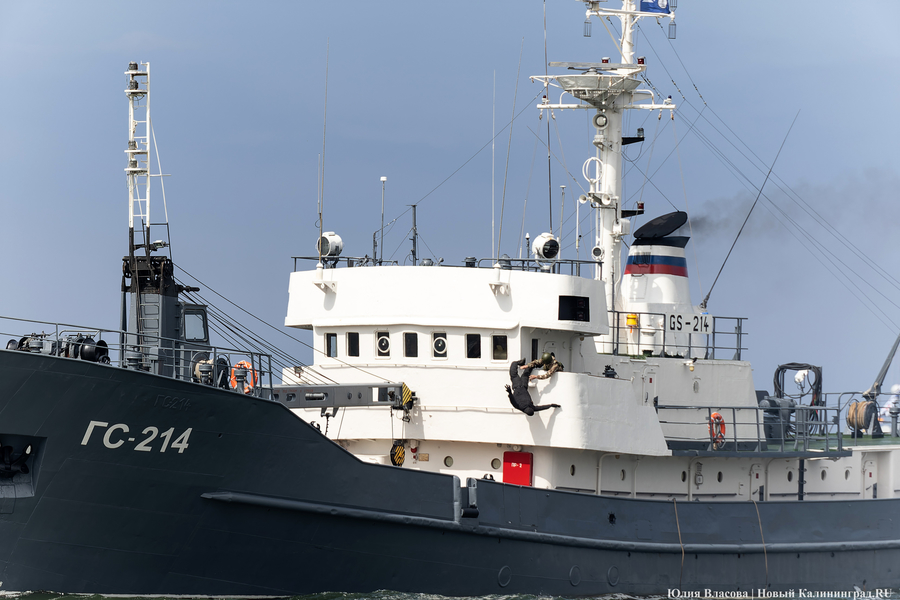 День ВМФ в Балтийске: как прошел парад кораблей Балтфлота (фото)