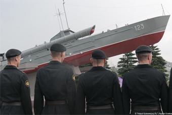 Вандалы оторвали буквы от памятника "Морякам-балтийцам" в Калининграде