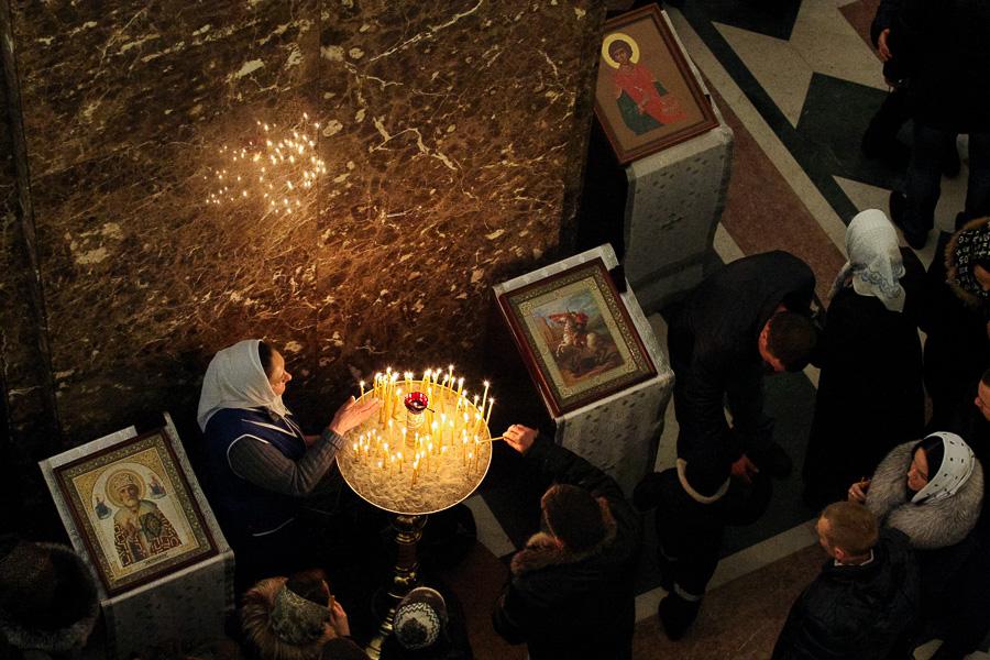 Рождество Христово: богослужение в Храме Христа Спасителя (фото)