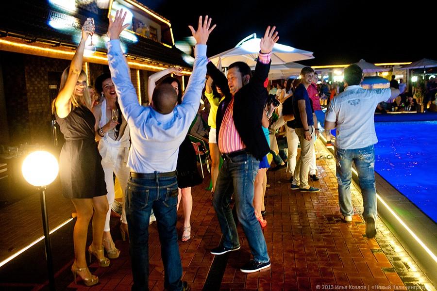 Танцы на воде: фоторепортаж с открытия клубного проекта «Воздух»