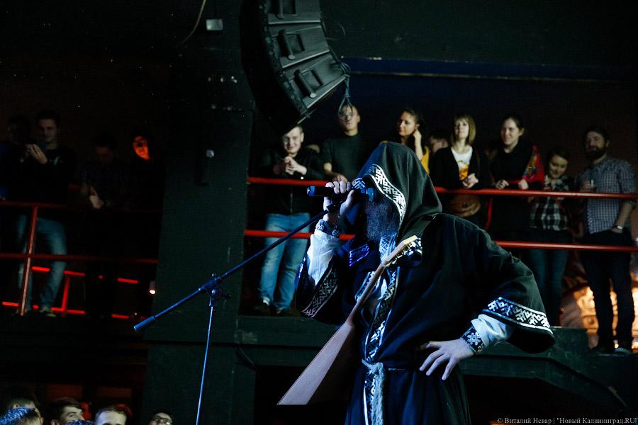  Лапти разбил об пол: на Вагонке прошёл концерт «Нейромонаха Феофана»