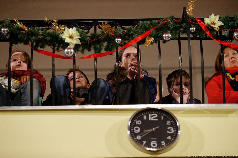 Сочельник, свечи, тишина: как встречали католическое Рождество в Калининграде