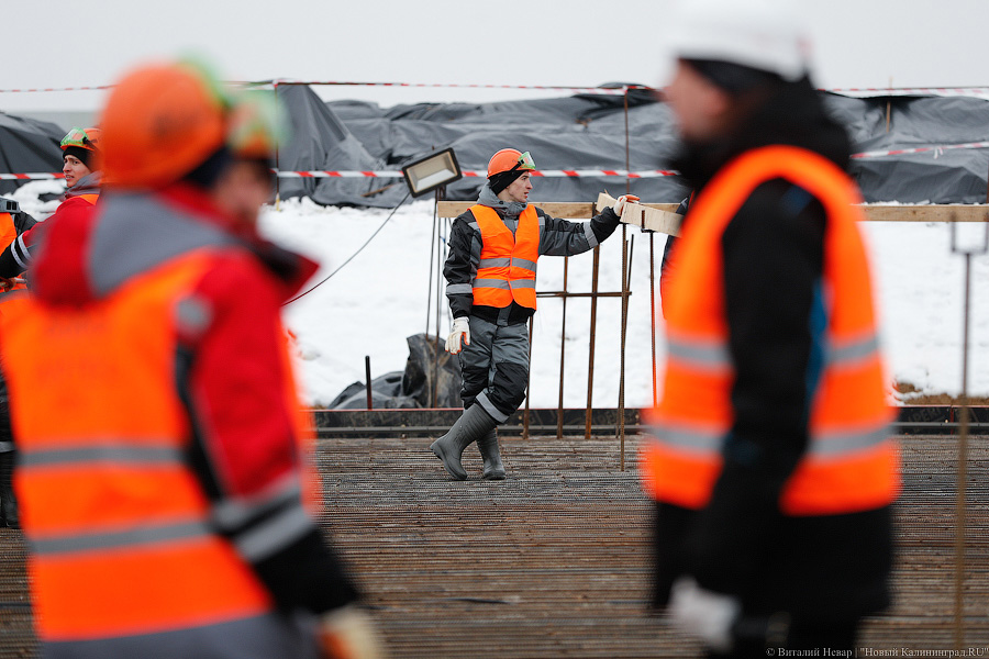 Без гостей из солнечных республик: что происходит на стройке онкоцентра (фото)