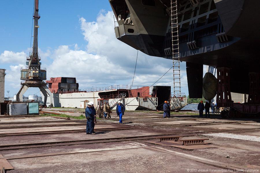 «Подарок ко Дню рождения»: фоторепортаж со спуска на воду БДК «Иван Грен»