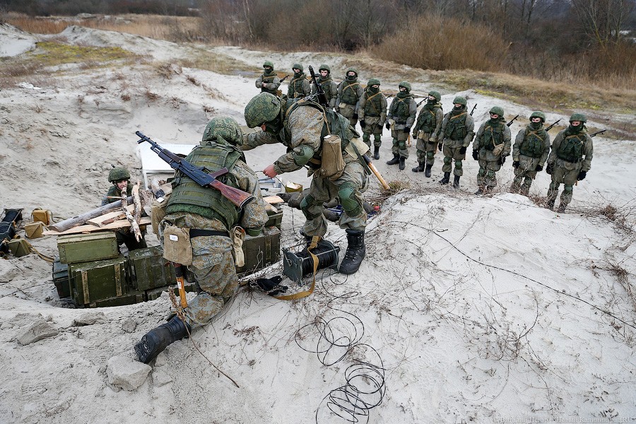 Горыныч и центнер тротила: саперы Балтфлота провели взрывные учения (фото)