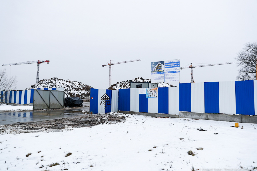 Без гостей из солнечных республик: что происходит на стройке онкоцентра (фото)