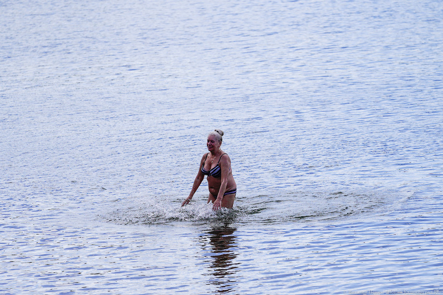 «Не врите мне»: фекалии в воде не портят отдых калининградским купальщикам (фото)