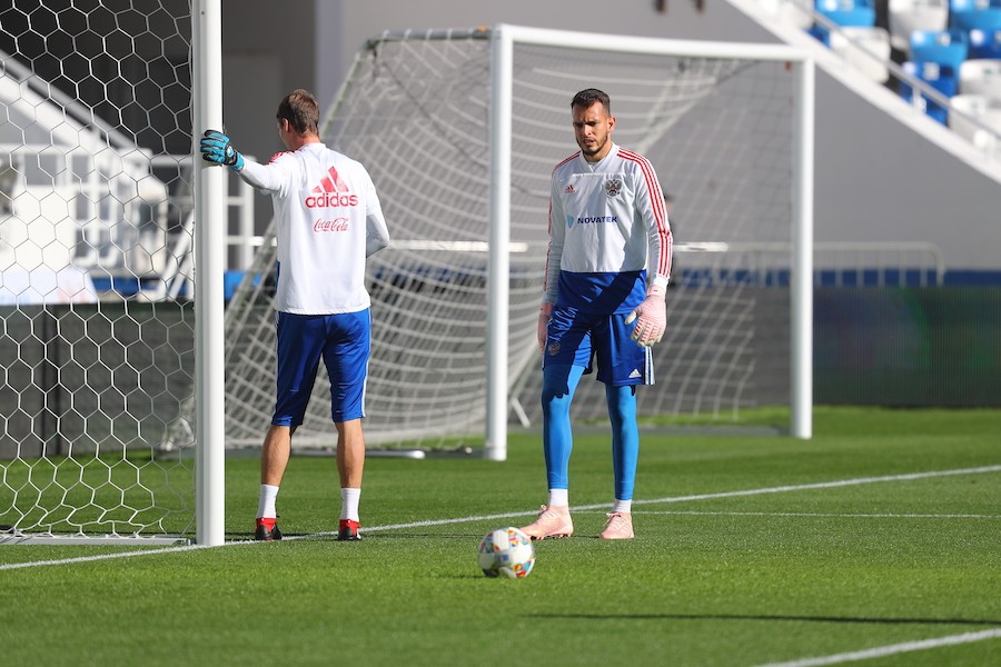 На поле все, кроме Дзагоева: тренировка сборной России в Калининграде (фото)