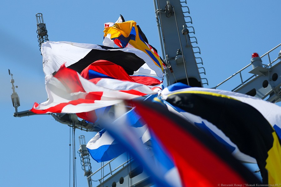 Трудный путь во флот: на БДК «Иван Грен» подняли Андреевский флаг