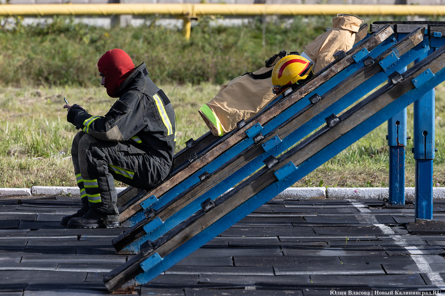Боевое развертывание: в Калининграде провели соревнования спасателей (фото) 