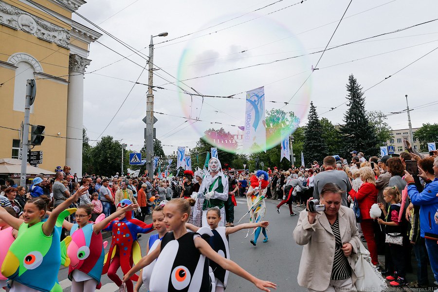Все при параде: пешеходная зона Калининграда в День города (фото)