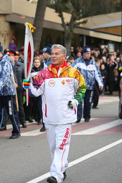 «Огоньку не найдется?»: Светлогорск встретил олимпийскую эстафету