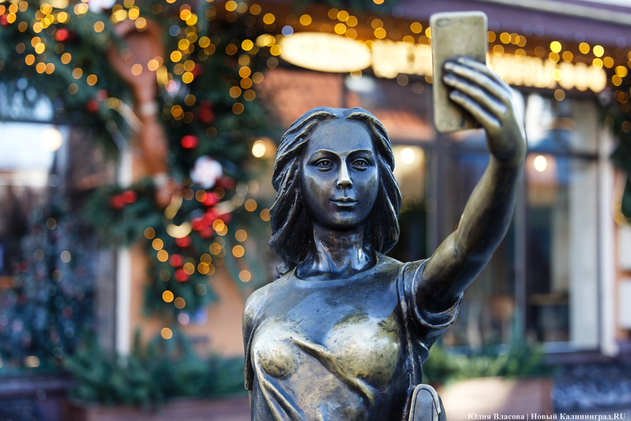 В царстве огненной лошади: как украсили Зеленоградск к Новому году (фото)