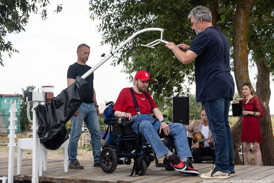 С учетом потребностей: в Прибрежном обустроили пляж для инвалидов-колясочников