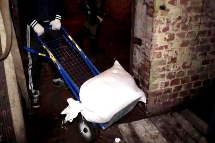 В Балтийске в немецком форту полиция нашла тайник с янтарём на 87 миллионов евро (фото)