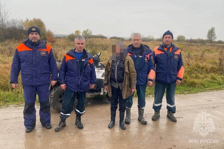 В Правдинском районе спасатели МЧС помогли заблудившейся на болоте Целау женщине (фото)