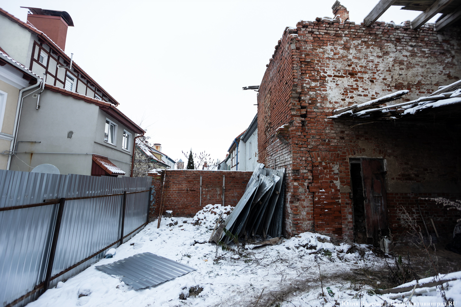 После 30 лет разрушений: в Железнодорожном готовятся к восстановлению фахверковых складов (фото)