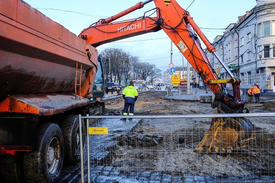 Асфальт вместо брусчатки: ремонт на перекрестке Киевской и пр-та Калинина (фото)