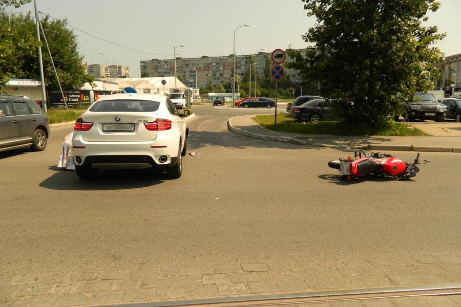 На улице Камской в Калининграде в ДТП погиб скутерист (фото)