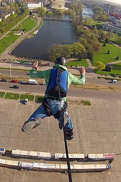 «Критическая высота»: чем Дом Советов так привлекает экстремалов? (фото, видео)