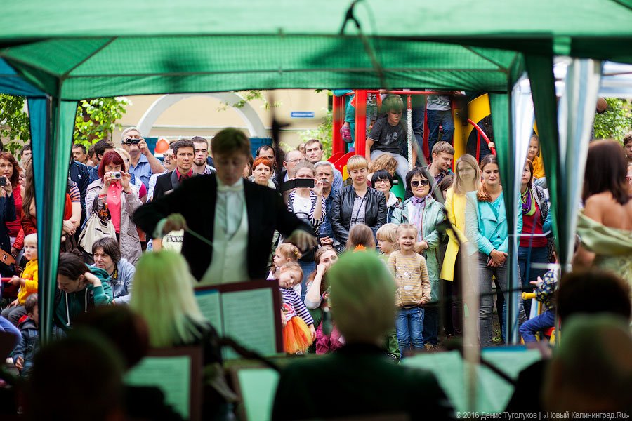 Музыка под балконом: в Калининграде прошёл фестиваль «Когда звучат улицы»