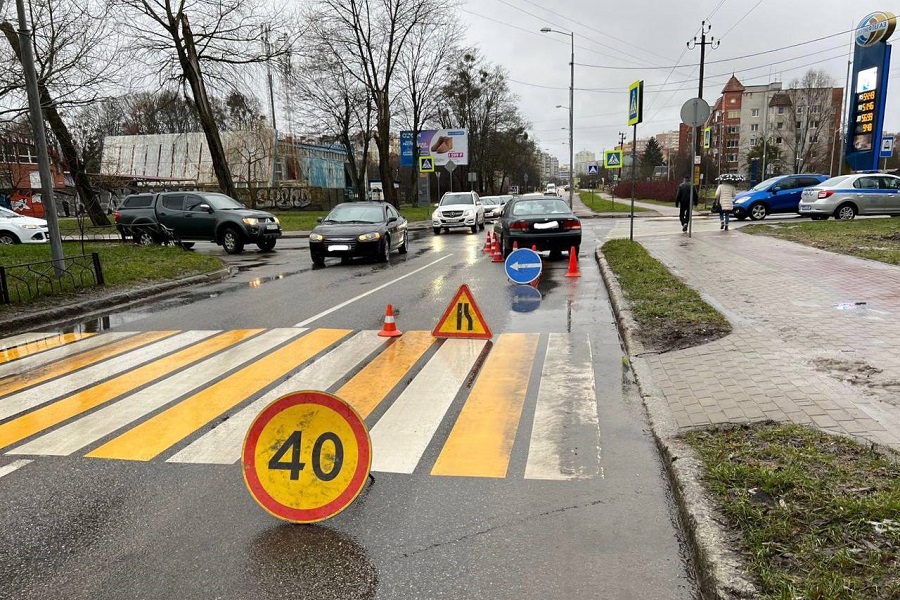 В Калининграде 74-летний водитель «Мазды» сбил на переходе 6-летнего ребенка (фото)