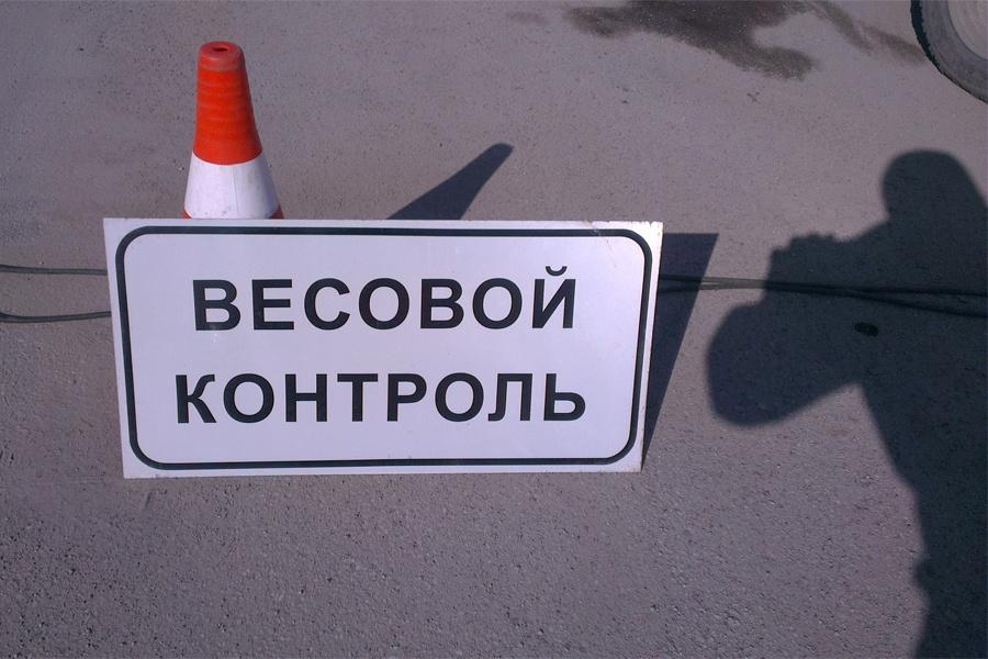 ГИБДД Калининграда взвешивает грузовики после жалобы жителей пр. Победы (+фото)