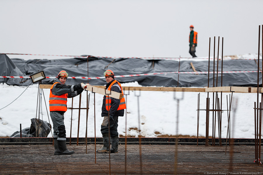 Без гостей из солнечных республик: что происходит на стройке онкоцентра (фото)