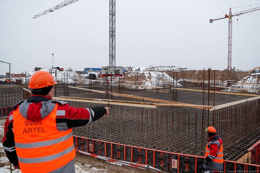 Без гостей из солнечных республик: что происходит на стройке онкоцентра (фото)