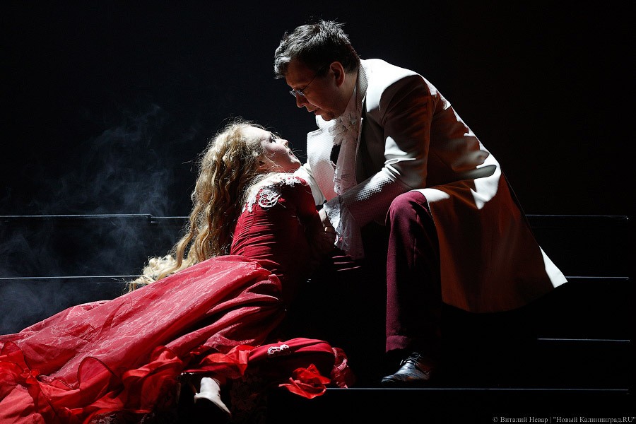 Премьера живых мертвецов: спектакль «Дракула» в Калининградском драмтеатре