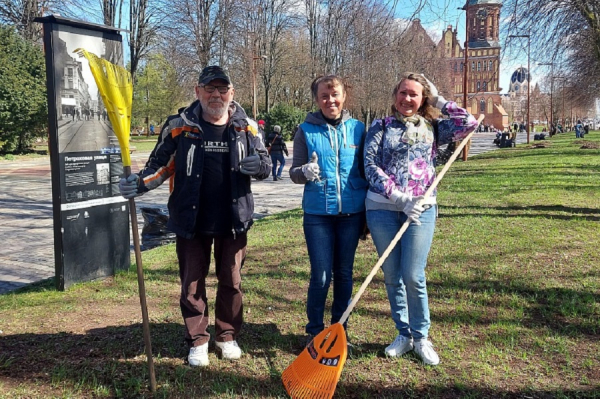 Кафедральный собор: субботник в самый теплый день и билеты в подарок
