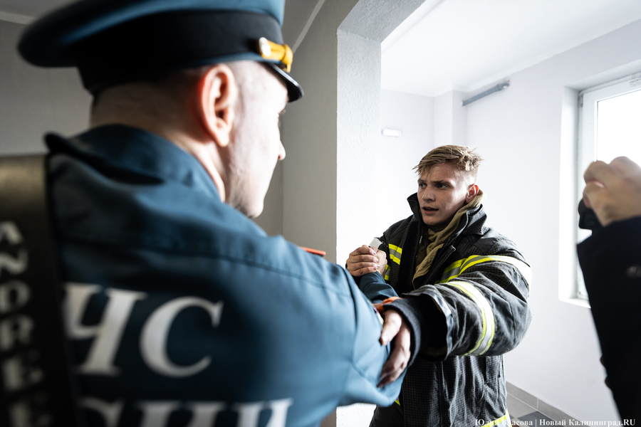 За три минуты на 25-й этаж: у пожарных прошли соревнование по скоростному подъёму (фото)