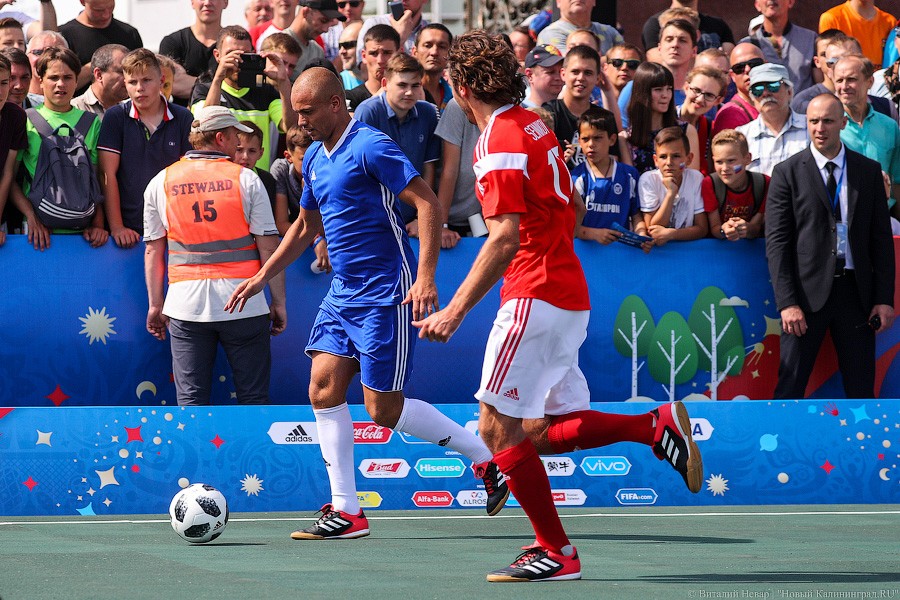Праздник очередей и футбола: чем запомнился матч легенд ФИФА в Калининграде
