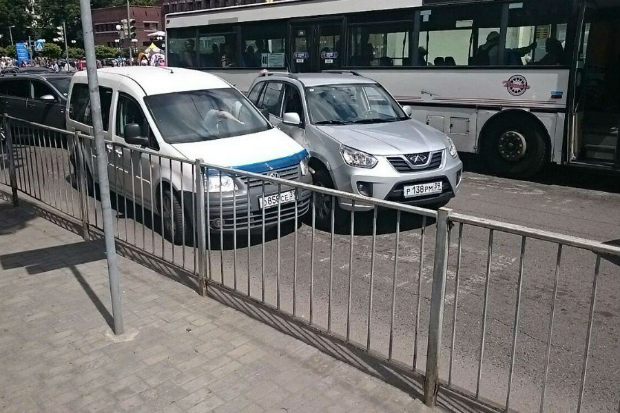 Движение у Центрального рынка заблокировано из-за ДТП (фото)
