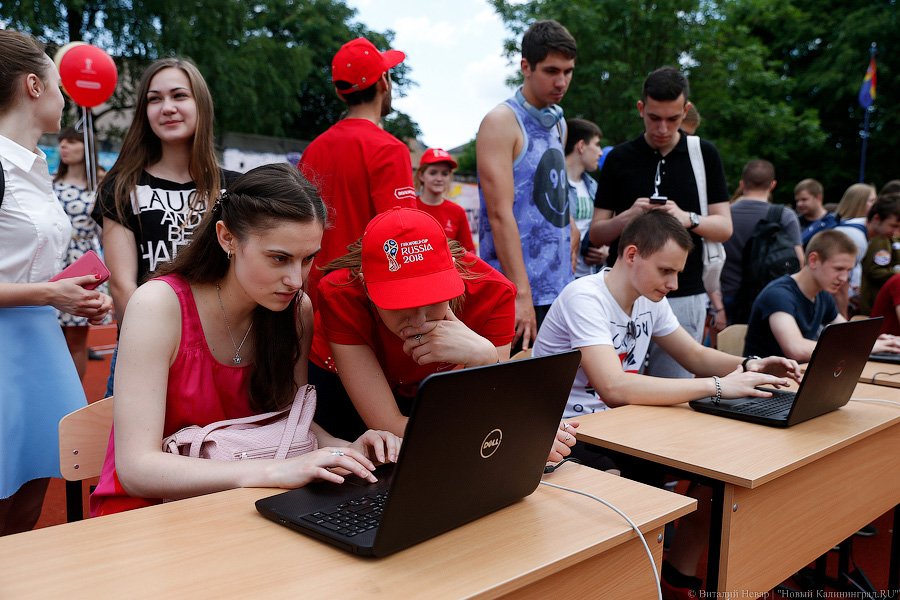 Под шоу барабанщиц: в Калининграде стартовал набор волонтеров для ЧМ-2018