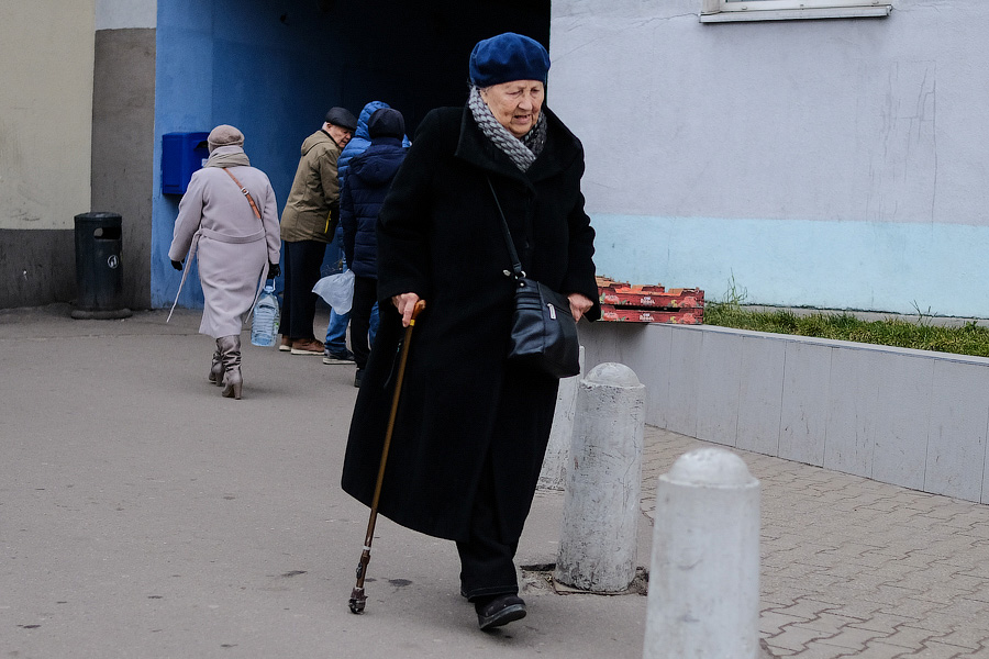 Пенсионеры калининград. Пенсионеры в 2021 году. Волонтерство старикам. Калининград люди. 55 Тысяч пенсионерам.