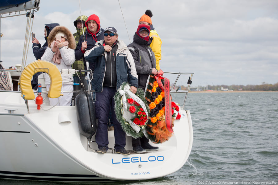 Венки на воде: яхтсмены в Балтийске почтили память погибших при штурме Пиллау