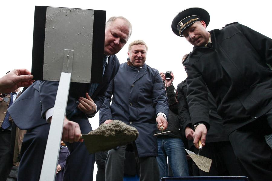 Совочек для глав: на Моспроспекте поставили табличку в память о Первой мировой