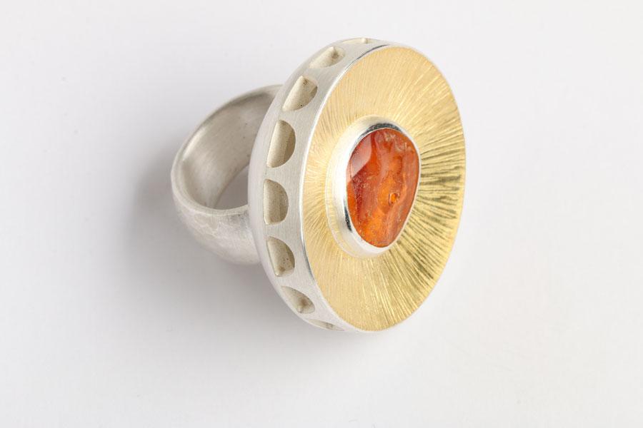 Что у янтаря на уме: в Музее янтаря открылась выставка ведущих ювелиров Латвии