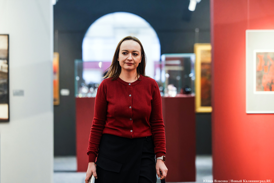 Вселенная смыслов и эмоций: в Музее искусств открылась выставка «Космос красного» (фото)