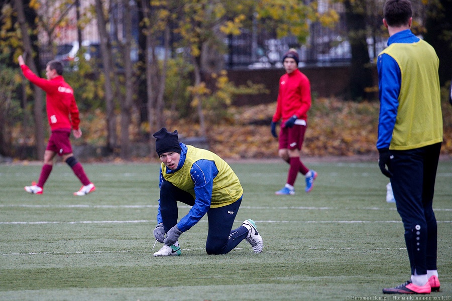 Футбол на синтетике: как в Калининграде на искусственном поле играли