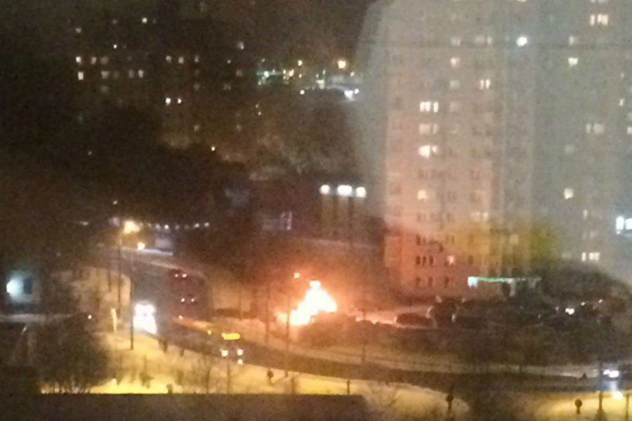 Очевидцы: на ул. Батальной в Калининграде загорелось несколько автомобилей (дополнено)