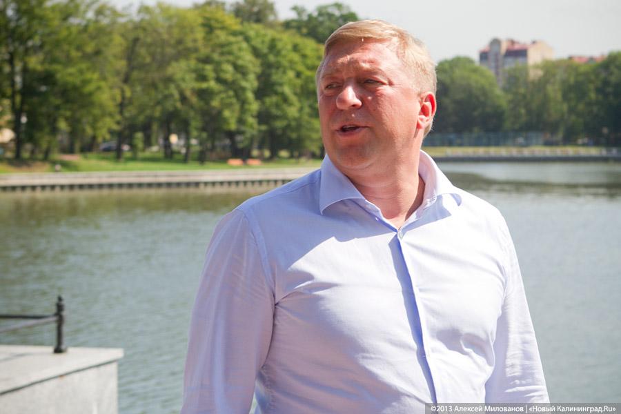 С собакой-улыбакой: Ярошук вновь пообещал завершить реконструкцию набережной Верхнего озера