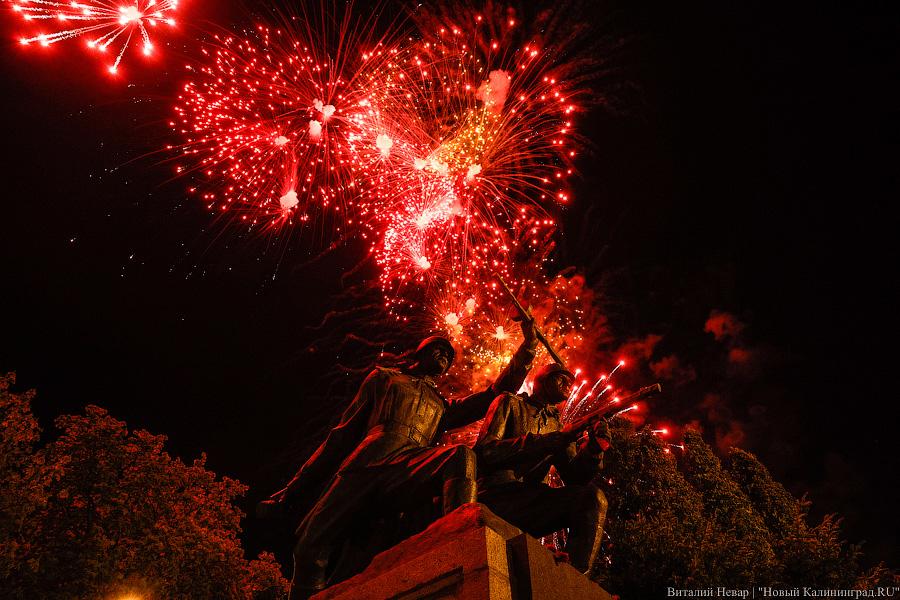 30 залпов: салют в честь Дня Победы в Калининграде (фото)