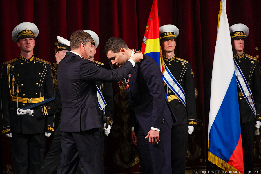 Оркестр, хор и караул: Антон Алиханов снова стал губернатором (фото)