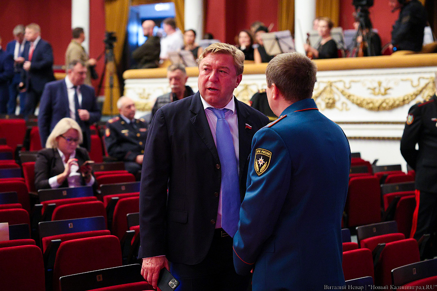 Оркестр, хор и караул: Антон Алиханов снова стал губернатором (фото)