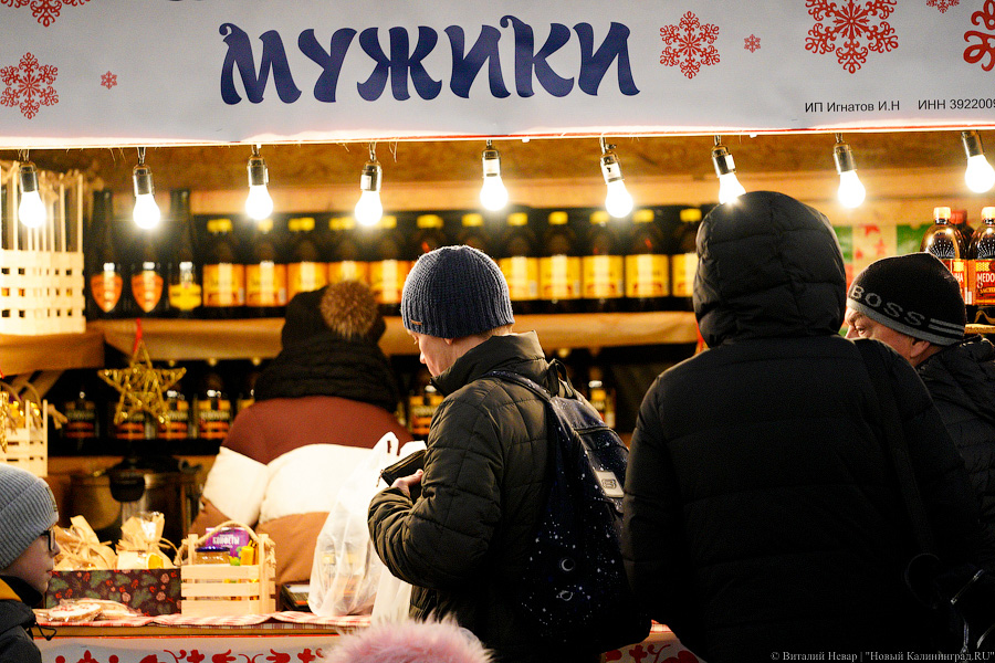 Девочки, записываемся на ободочки: в Калининграде открылась новогодняя ярмарка на острове Канта (фото)